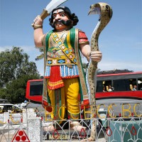 Large scale idol in Mysore street circle.